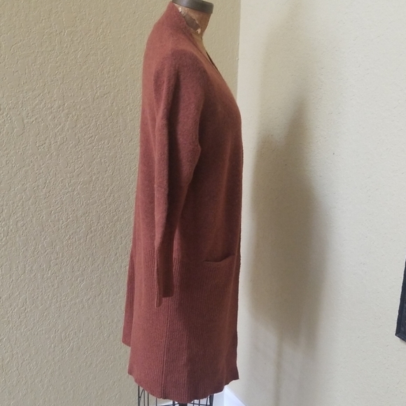 SOLD..BEAUTIFUL RUST CHELSEA & VIOLET WOOL SWEATER - Picture 2 of 7